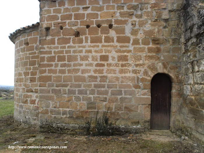 PUERTA EN MURO NORTE